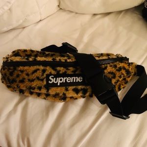 Supreme Fanny Leopard fleece Waistbag